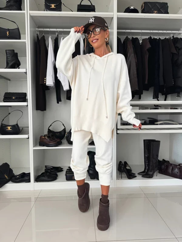 Evana | Two-piece women's set with long sleeves, hood and round neckline