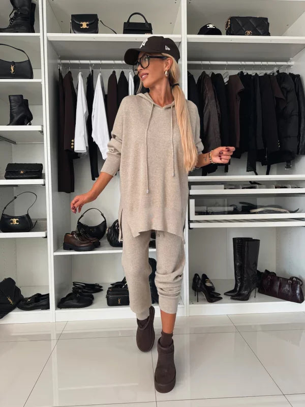 Evana | Two-piece women's set with long sleeves, hood and round neckline