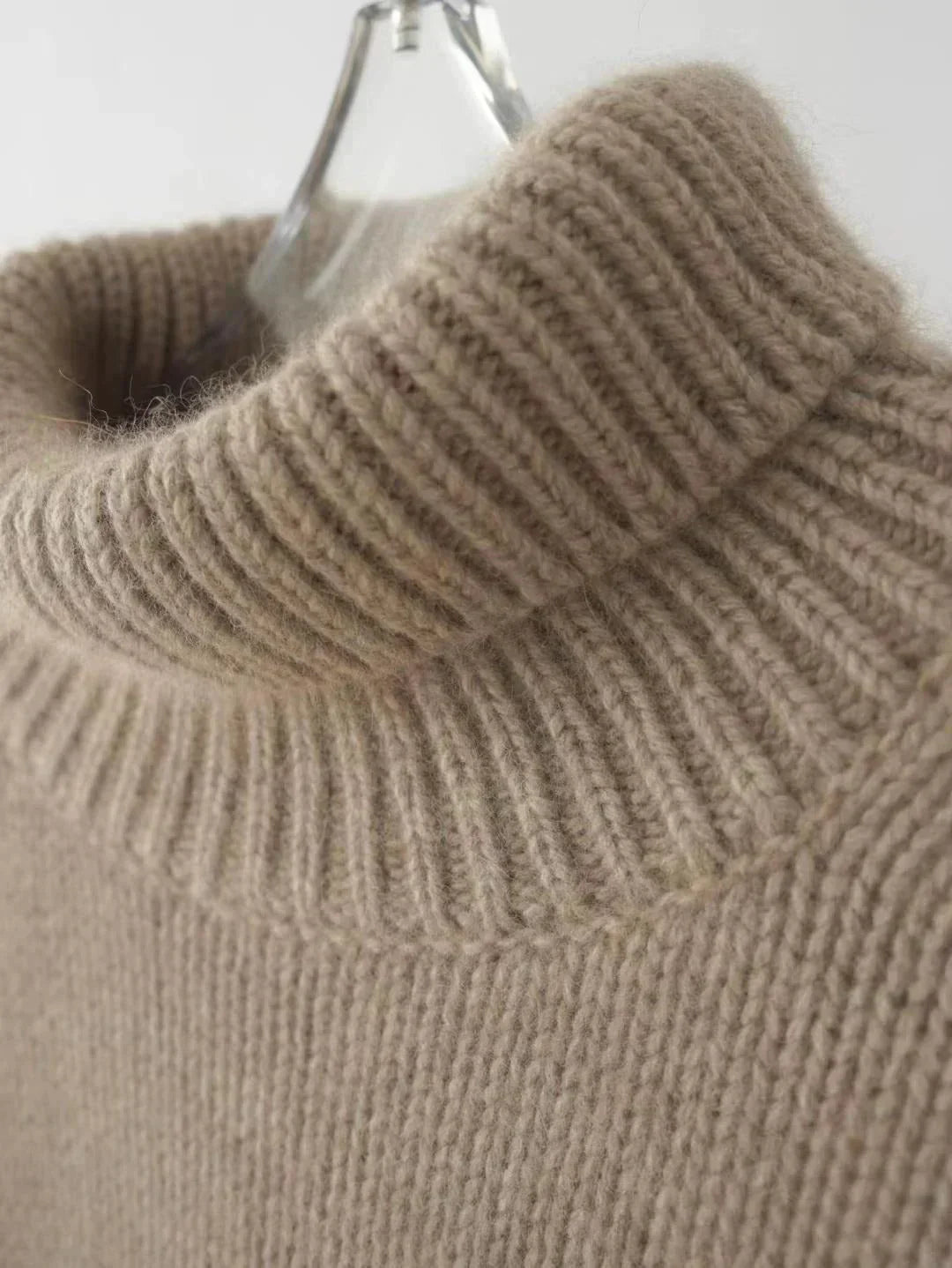 LENA | TURTLENECK SWEATER