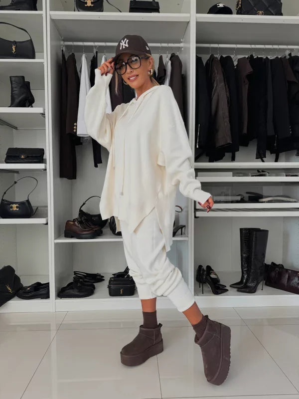 Evana | Two-piece women's set with long sleeves, hood and round neckline