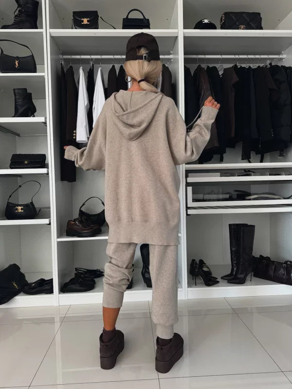 Evana | Two-piece women's set with long sleeves, hood and round neckline