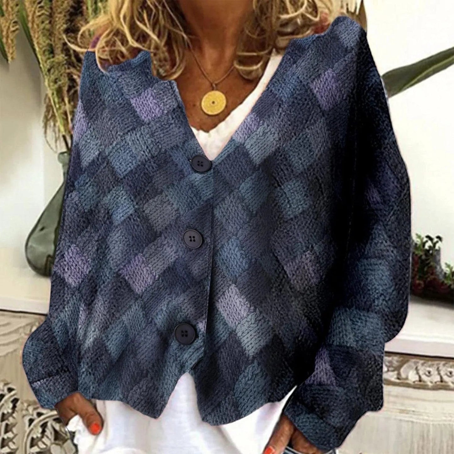 Léa Blanchet | V-Neck Buttoned Jacket